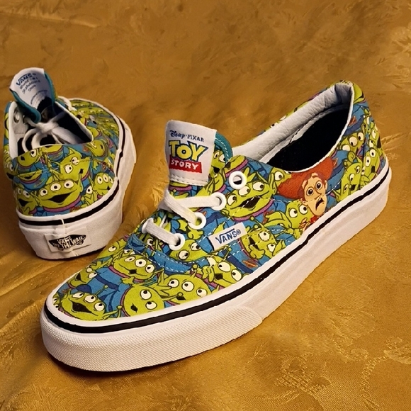 VANS RARE LIMITED EDITION Toy Story Aliens Woody and Buzz Women's 6.0 Men's 4.5 - Picture 1 of 14
